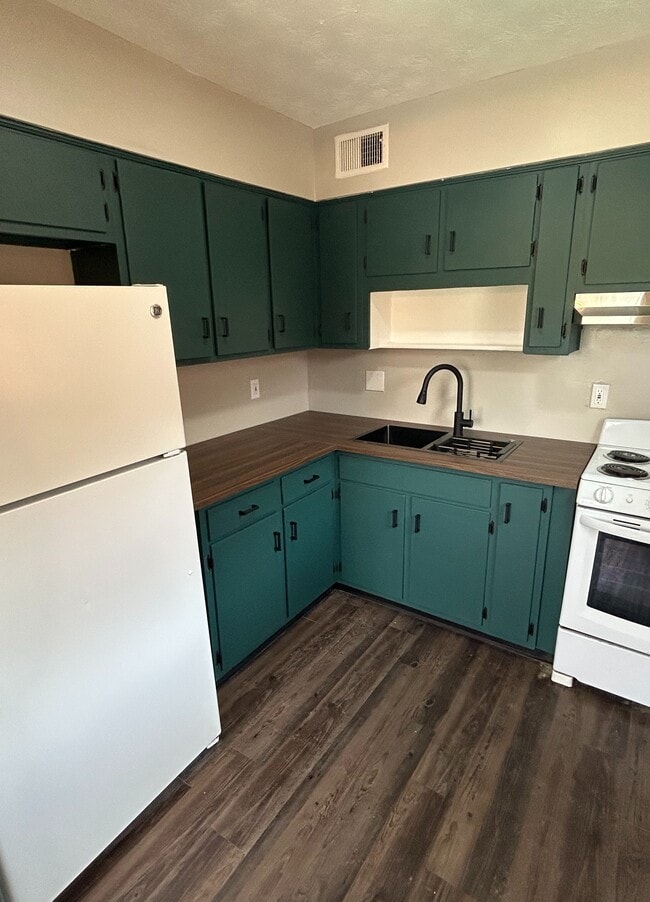 Building Photo - 3710 Noblitt Dr