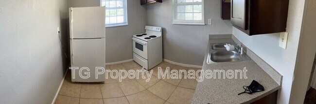 Building Photo - 2821 Moncrief Rd