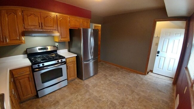 Building Photo - Charming 3-Bed Home with Private Yard – Gr...