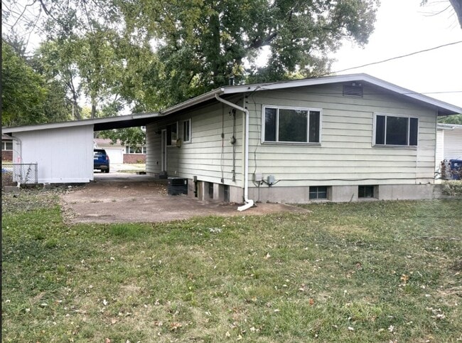 Building Photo - 810 Manresa Ln