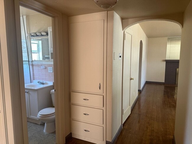 Building Photo - 3 bed 1 bath house