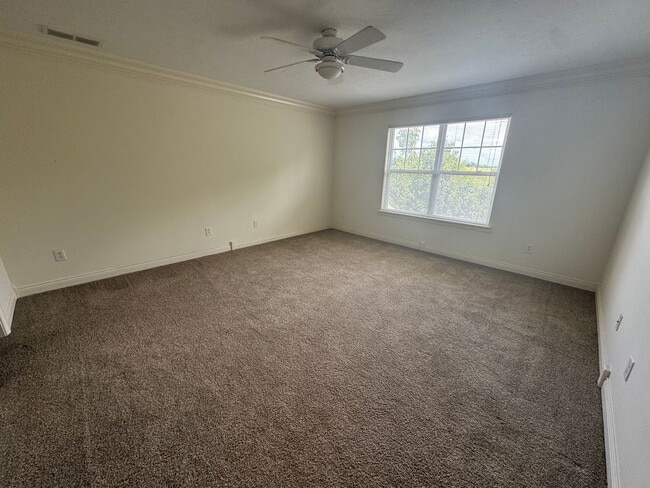 Building Photo - 581 Beehler Dr