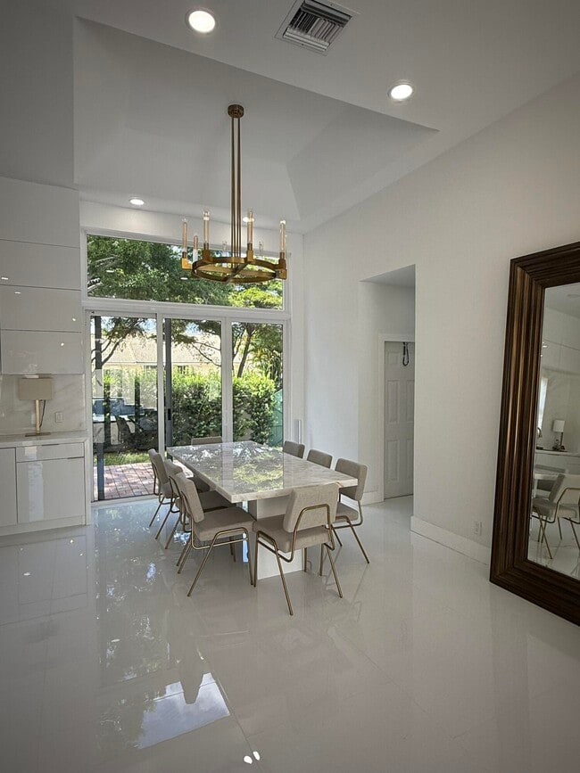 Building Photo - 17311 Bermuda Village Dr