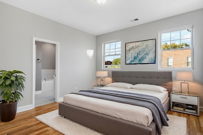 Building Photo - 6156 S Kenwood Ave