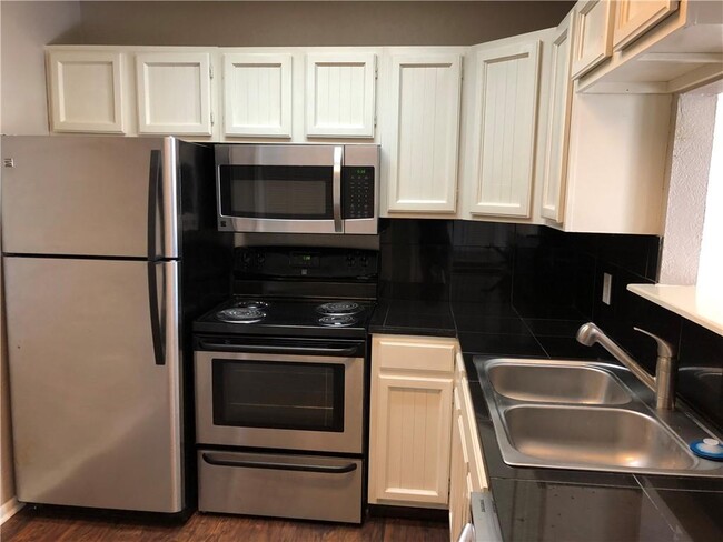 Building Photo - 1624 Aquarena Springs Dr