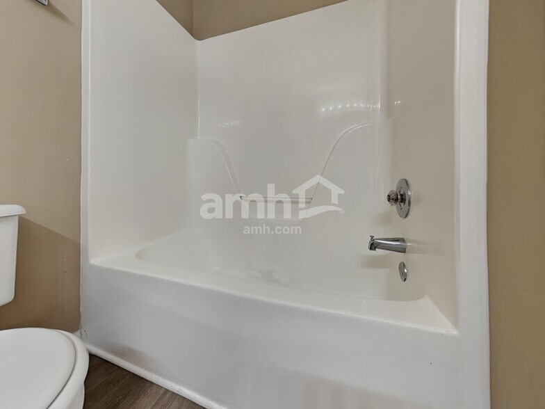 Building Photo - 725 Windsor Brook Ln