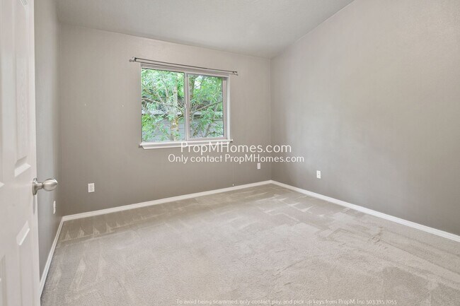 Building Photo - Light & Bright Three Bedroom Home in Aloha!
