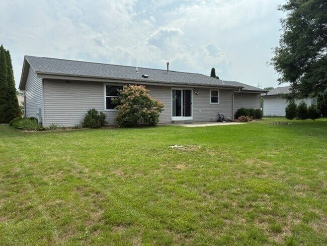 Building Photo - 1100 E Connie Ln