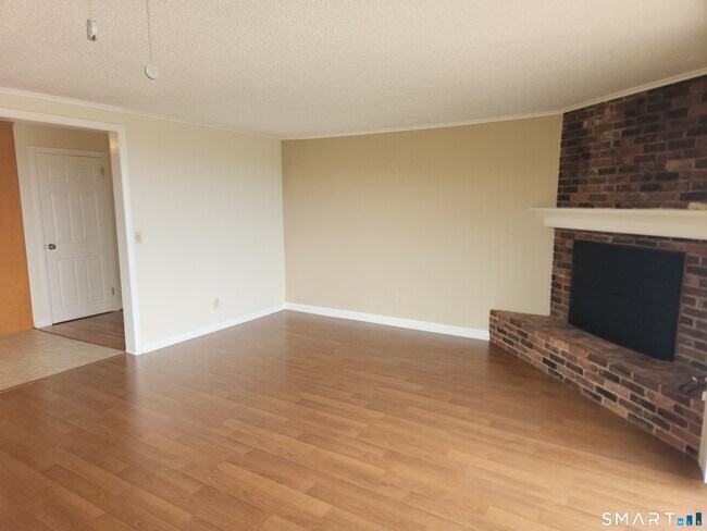 Building Photo - 21 Kinne Rd