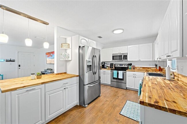 Building Photo - 2549 Clarendon Ave