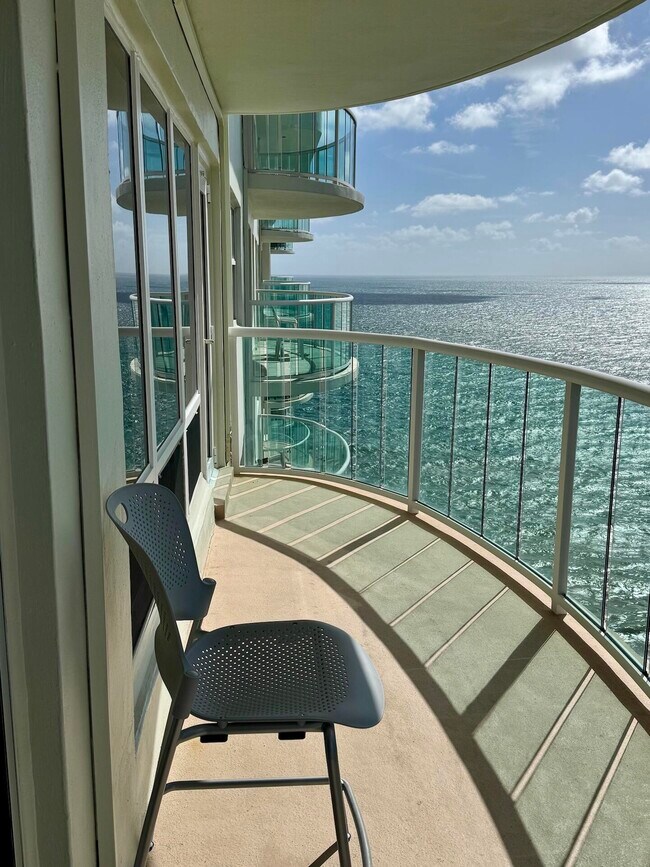 Building Photo - 3400 Galt Ocean Dr