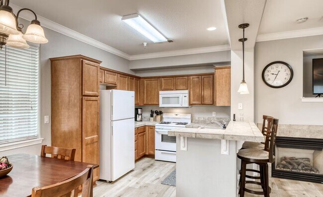 Building Photo - Beautiful 3 Bedroom / 2.5 Bath Two Story Home