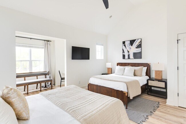 Building Photo - Fully Furnished - Designer Home (Flexible Lease Options)