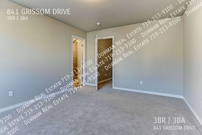 Building Photo - $500 OFF the first month of rent! Single F...