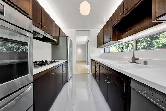 Building Photo - 1147 N Clark St