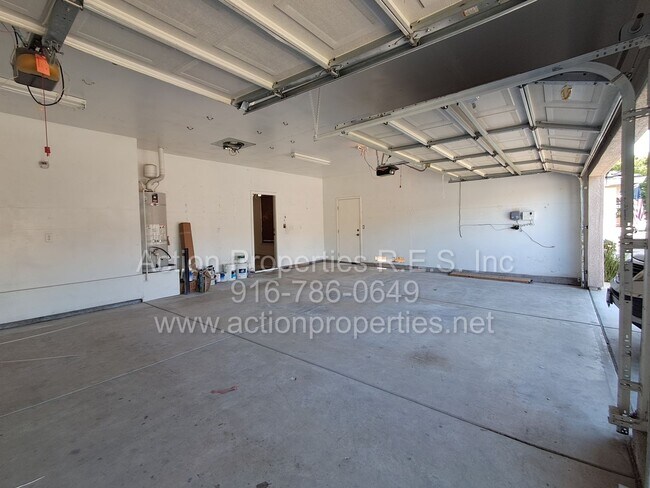 Building Photo - Action Properties R.E.S. Inc. Offering Beautiful Highland Park Single Story 3 Car, 4 Bedroom, Gar...