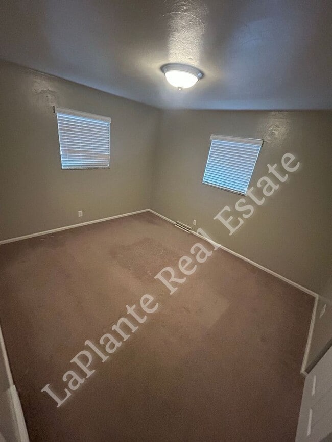 Building Photo - 1921 Northover Rd