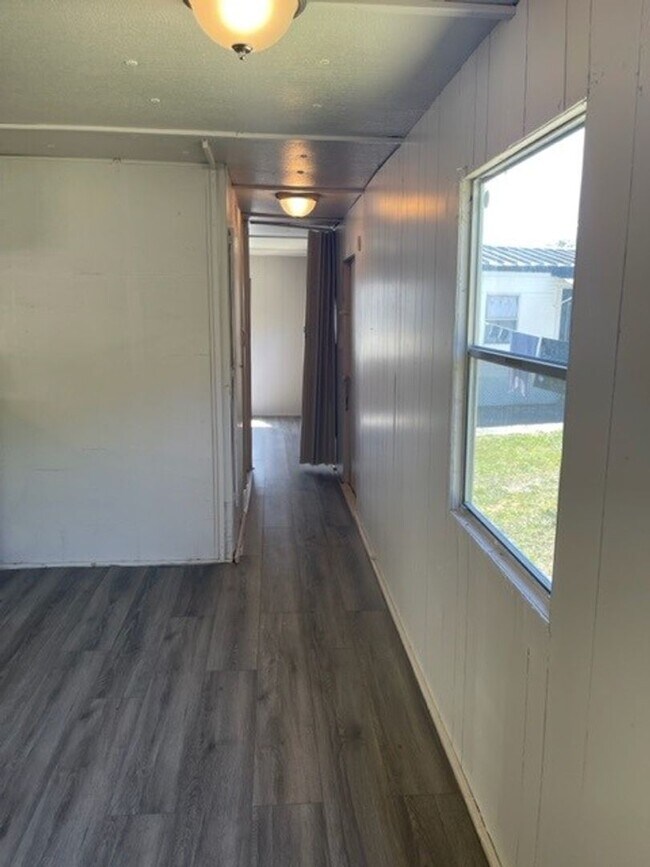 Building Photo - 6025 New Tampa Hwy