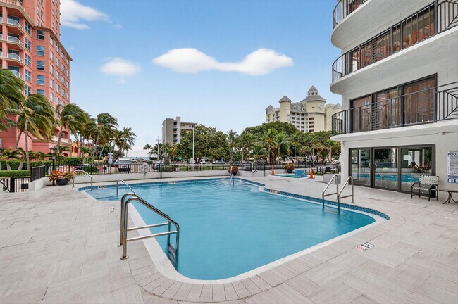 Building Photo - 2029 N Ocean Blvd