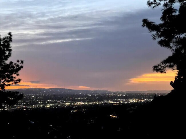 Building Photo - 1907 Maginn Dr