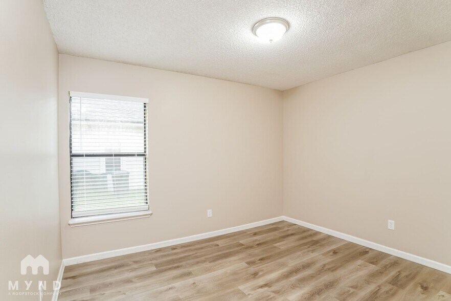 Building Photo - 398 Willow Green Dr