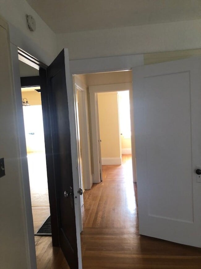 Building Photo - Rockridge house, Walk to Bart, Shops and R...