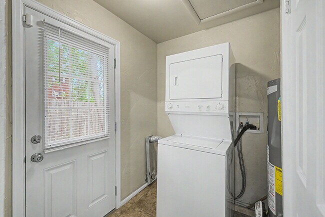 Building Photo - "Charming 3-Bedroom Duplex Retreat on Chester Street, Aurora – Cozy 1206 Sq Ft Home Awaiting Your...