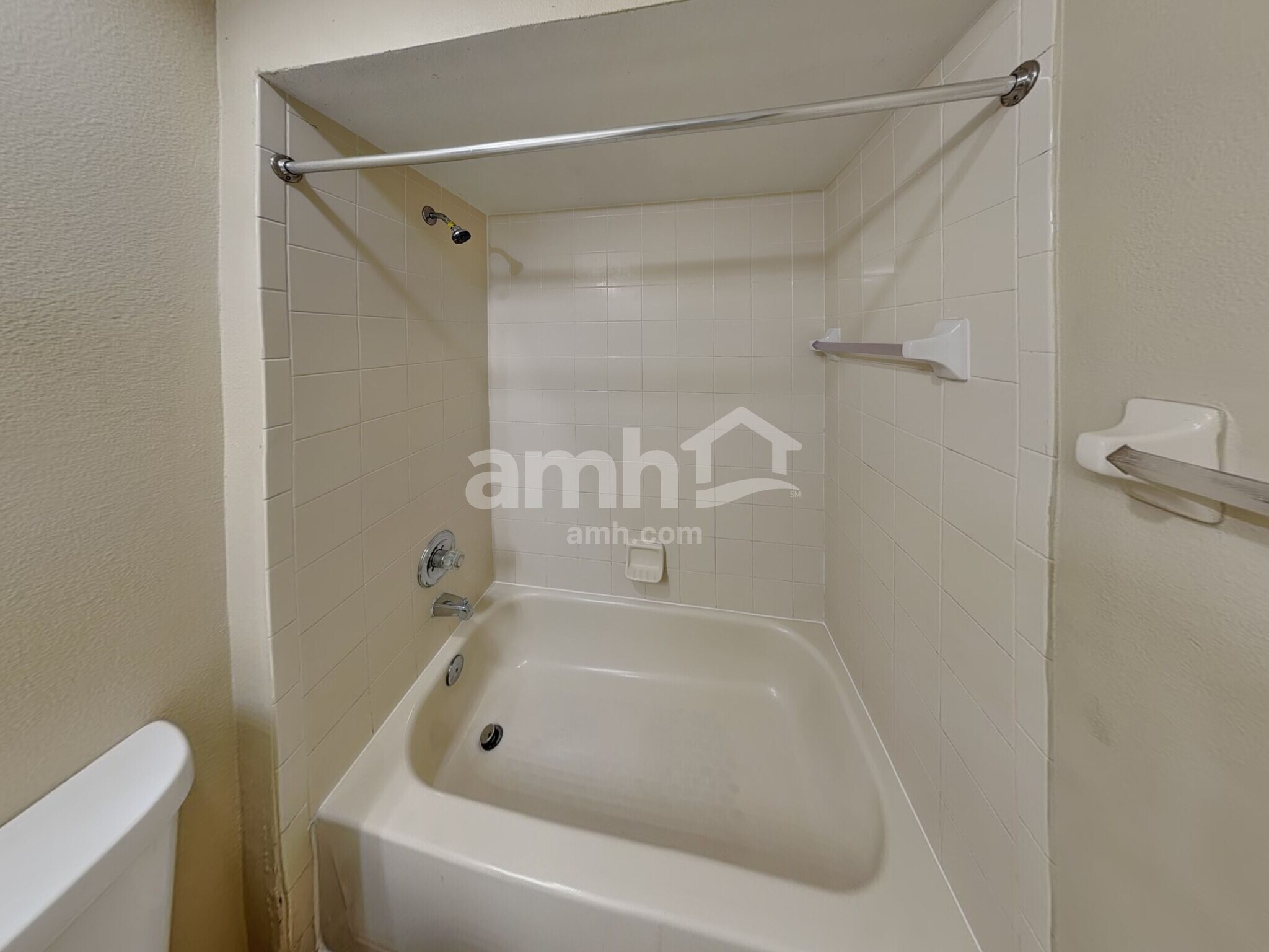 Building Photo - 2600 Deck Ave