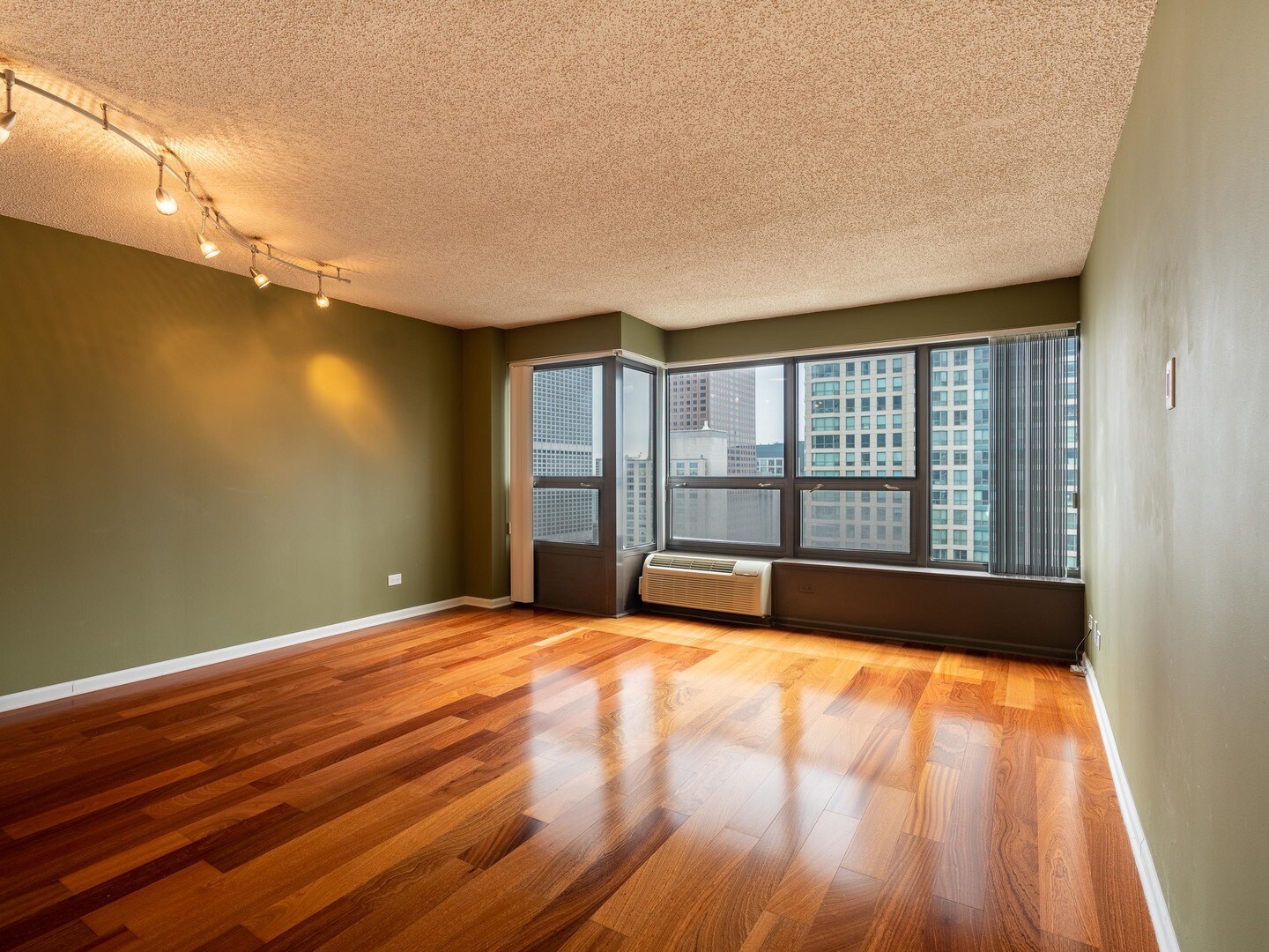 Building Photo - 30 E Huron St