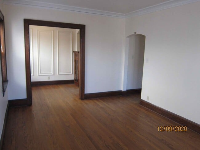 Building Photo - Available July or August 2026 Gorgeous 1-bedroom apartment in Shorewood with Free Heat