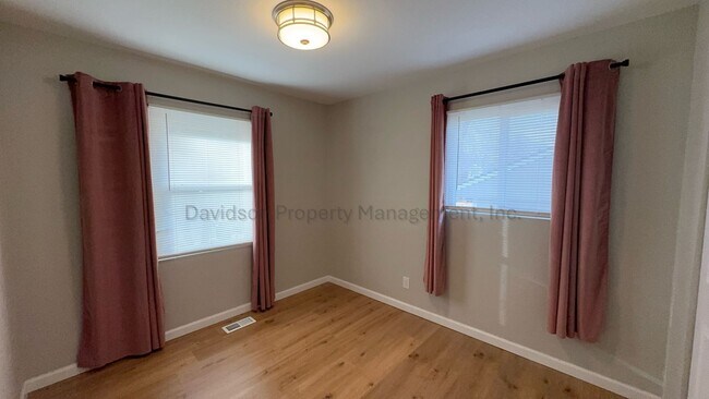 Building Photo - Updated 5 Bedroom House Near Memorial Park