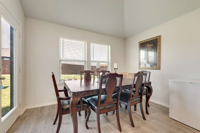 Building Photo - "Upgraded 3-Bed, 2-Bath Ranch Home Conveni...