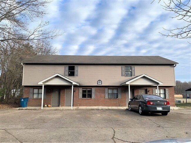 Building Photo - South Campus Place Townhome!