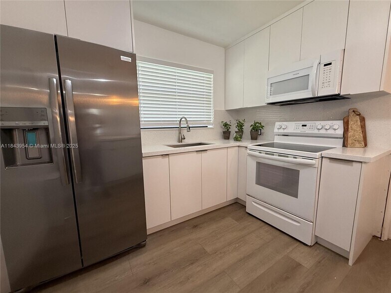 Building Photo - 6250 SW 58th Pl