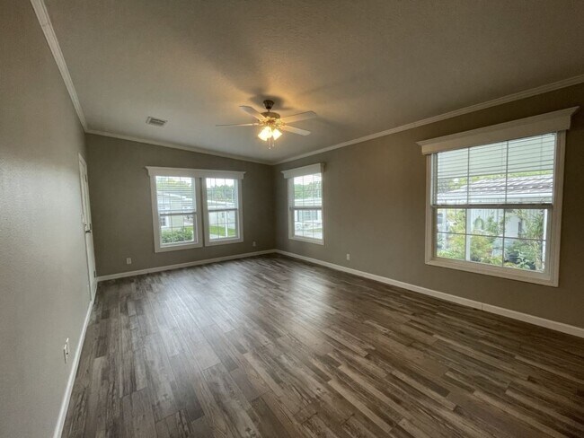 Building Photo - 36126 Plum Ave
