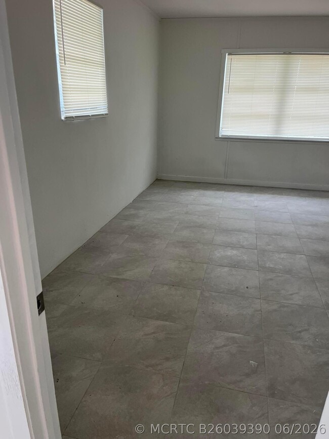 Building Photo - 8956 SE 65th Way