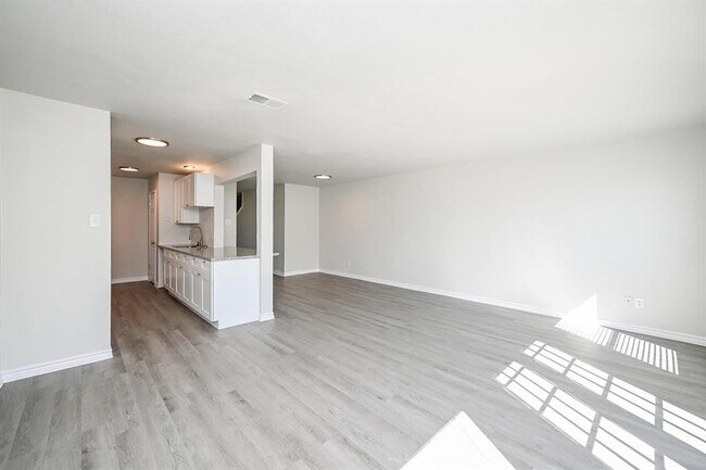 Building Photo - 6514 Kentwick Dr