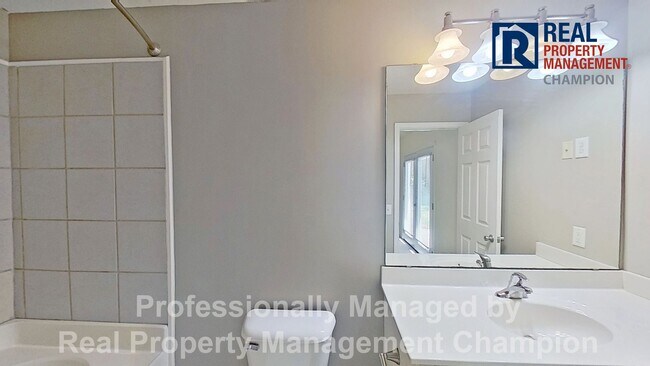 Building Photo - 627 Tabor Ln