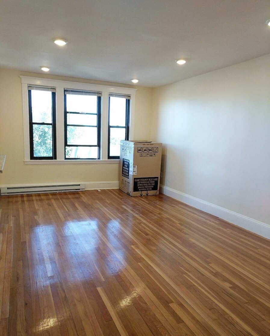 Building Photo - 375 Broadway