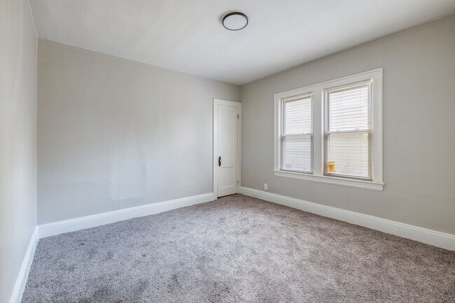 Building Photo - 3218 E 117th St