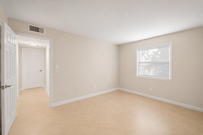 Building Photo - 4528 SW 54th St