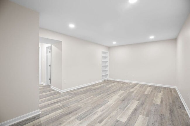 Building Photo - 6000 Blackstone Blvd