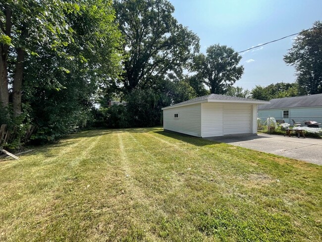 Building Photo - 3 BED 2 BATH BUNGALOW STYLE HOME IN BERKLEY ------ BACON AVE.