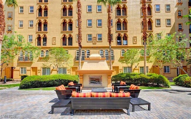 Building Photo - 2405 W Serene Ave