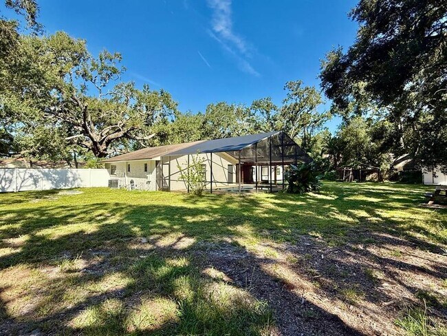 Building Photo - 15611 Walden Ave
