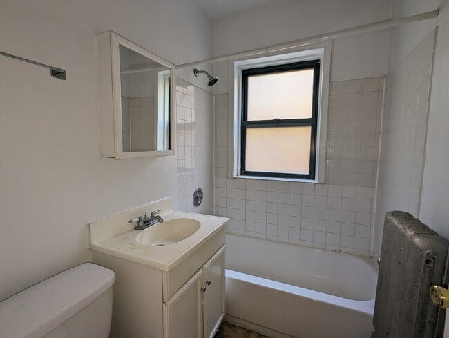 Building Photo - 2334.5 N Spaulding Ave