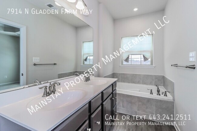 Building Photo - 7914 N Gladden Farm Way