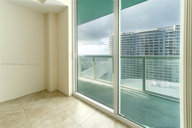 Building Photo - 1900 N Bayshore Dr