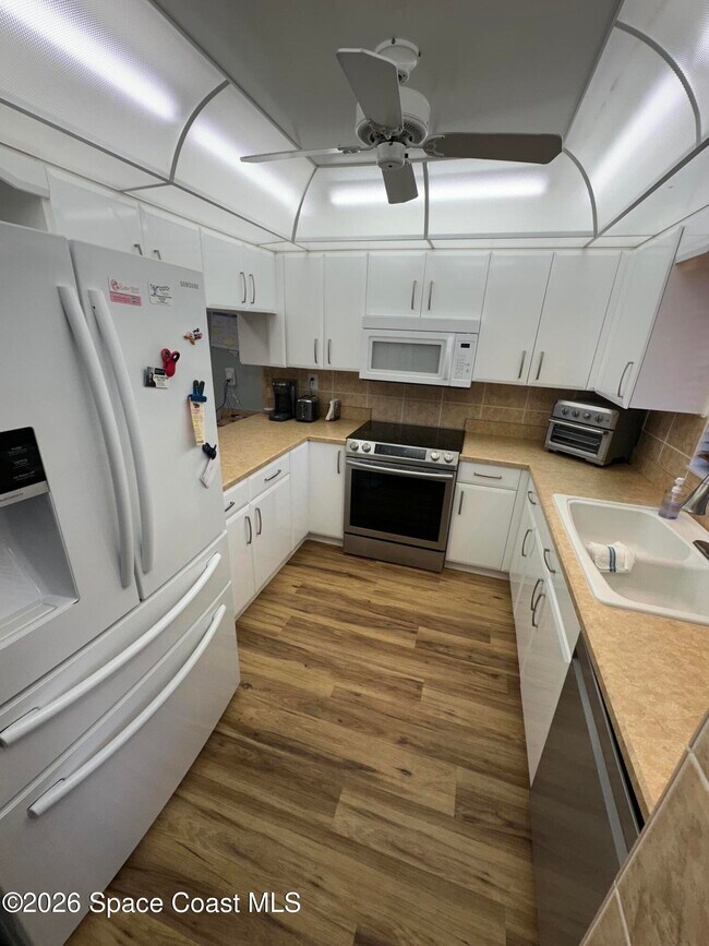 Building Photo - 100 Canebreakers Dr