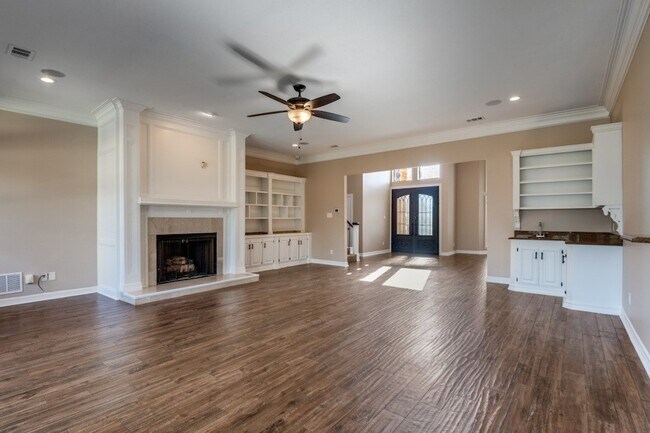 Building Photo - 529 Chippendale Dr